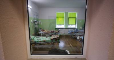 Главврач больницы в Коммунарке рассказал, как распознать "ковидный" кашель