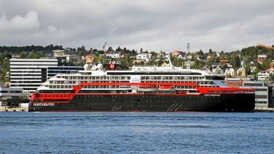 Более 30 членов экипажа норвежского круизного лайнера заразились коронавирусом