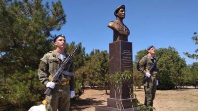 В Севастополе открыли памятник десантнику Андрею Арансону