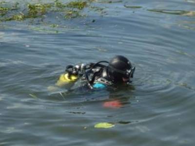 В Херсонской области спасители достали из водоема тело утопленника
