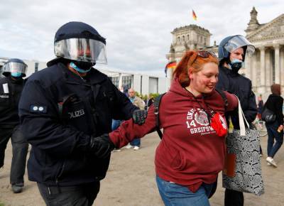 В Берлине задерживают участников акции против карантина