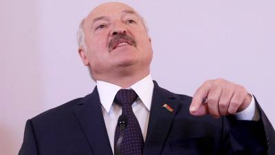 Лукашенко получил признание выборов от сенаторов РФ и тут же высмеял голосование за путинские поправки