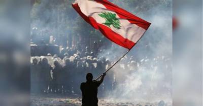В Бейруте активисты штурмуют здание парламента Ливана (видео)