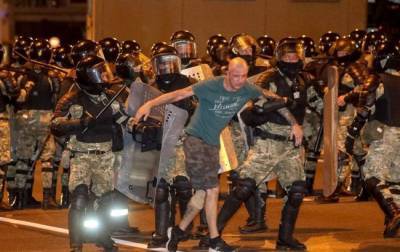 Задержания и разгон протестующих: что происходит в Беларуси (ВИДЕО)