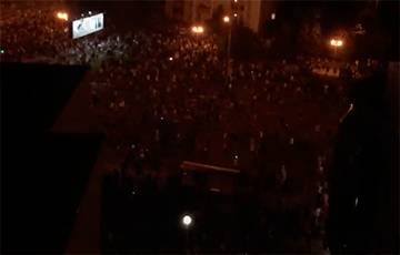 NEXTA: В Минске не менее 100 тысяч собрались в центре города