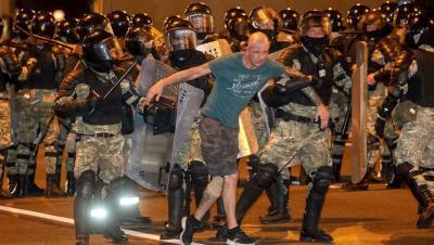 Пострадавший в ходе протестов в Минске журналист AP госпитализирован