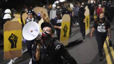 Беспорядки в США: протестующие используют лазеры против полиции
