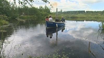 Видео: Паровой катер спустили на воду в Ленобласти