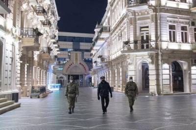 В Азербайджане смягчается ужесточенный карантинный режим