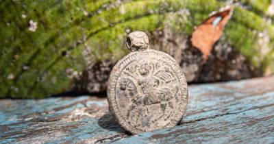 Редкий византийский медальон X-XII века нашли в Крыму