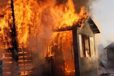 Следователи возбудили дело о причинении смерти по неосторожности после страшного пожара в Тверской области