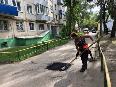 В Ульяновске дорожники ремонтируют 10 дворов