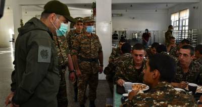 Пашинян посетил одну из воинских частей на юге Армении - фото