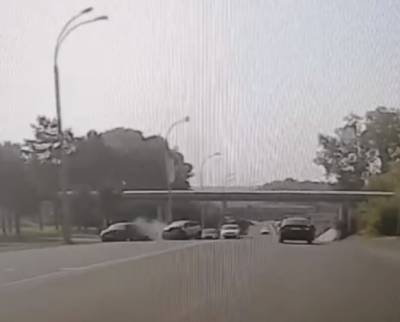 Момент ДТП на улице Тухачевского в Кемерове попал на видео