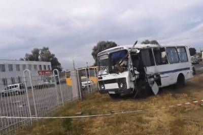 Под Киевом грузовик столкнулся с автобусом: есть погибший