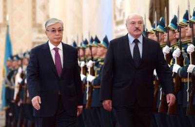 Токаев поздравил Лукашенко с победой