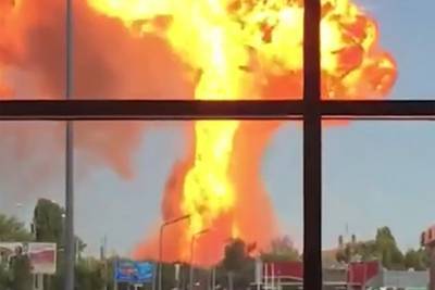 Мощный взрыв газовой заправки в центре российского города попал на видео