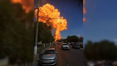 Мощный взрыв прогремел на заправке в Волгограде