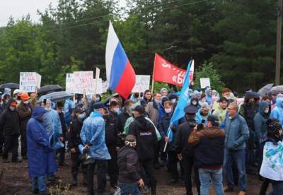 «За» и «против»: Возле горы Куштау проходят протестные акции из-за разработки шихана