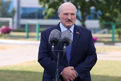 Лукашенко заявил, что ночью посылал бойцов КГБ охранять штаб Тихановской