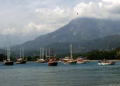 Абхазия демпингует, турецкие туры – на уровне прошлого года: операторы назвали стоимость отдыха на море