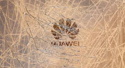 Huawei предупредила о сокращении производства из-за санкций США