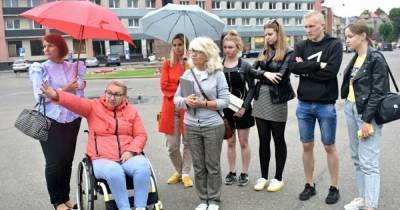 Жительница Советска, передвигающаяся на коляске, начала проводить бесплатные экскурсии по городу