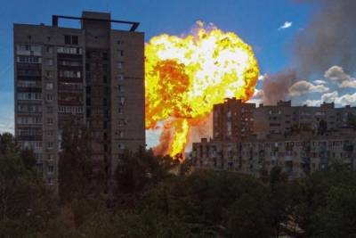 В Волгограде взорвалась заправка: пострадали четверо пожарных, судьба работников АЗС неизвестна
