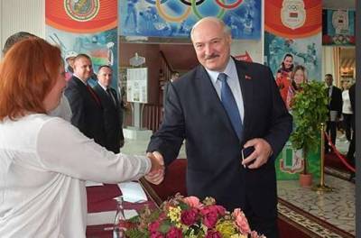 Александр Лукашенко пообещал достойно ответить майдану