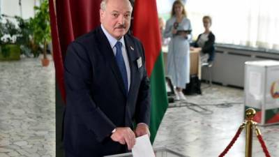 Еще три постсоветских президента поздравили Лукашенко с победой на выборах