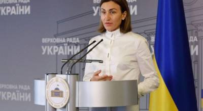 Нардеп Плачкова: запрещая выборы на Донбассе, власть трактует Конституцию в свою пользу