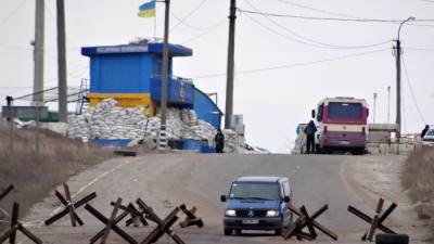 Половина украинцев выступает за отмену экономической блокады Донбасса