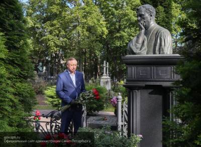 Беглов почтил память первого мэра Петербурга Анатолия Собчака