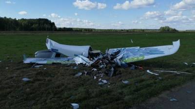 Видео: самолет разбился во время выполнения пилотажной фигуры «бочка»
