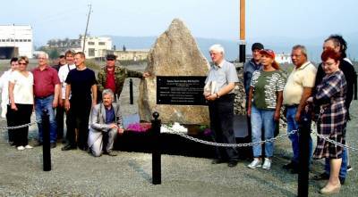 Жители Колымы за свой счет открыли памятник жертвам репрессий на месте бывшего лагеря "Мальдяк"