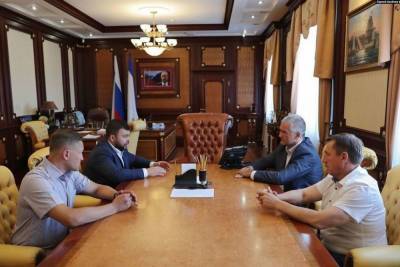 Глава ДНР приехал в Крым на встречу с властями - Аксенов