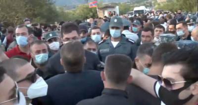 У парламента Армении собрались защитники Амулсара, полиция задержала некоторых