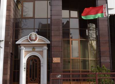 Под посольством Беларуси в Киеве собирается митинг: подробности "Прямого"