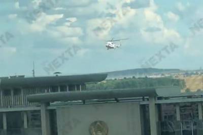 В резиденции Лукашенко заметили приземлившийся вертолет