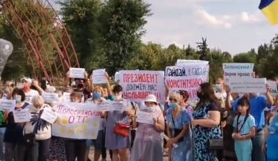 Протест против отмены выборов на Луганщине и дорогие тесты на COVID-19: главные события региона за 10 августа