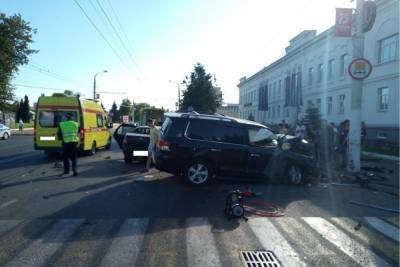 «Женщина в Лексусе» устроила транспортный коллапс в центре Костромы