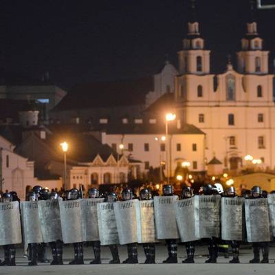 Милиция оцепила площади и скверы у стелы «Минск – город-герой»