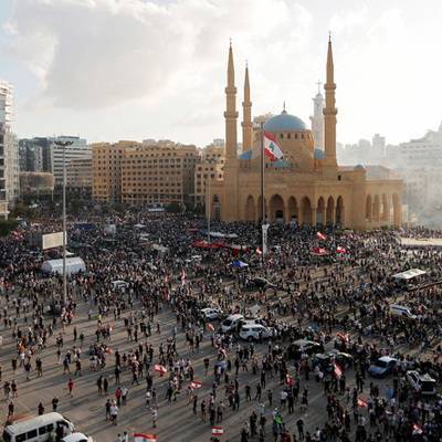 В центре Бейрута возобновились столкновения между полицией и демонстрантами