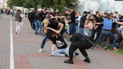 Протесты в Минске: СМИ сообщают о 12 задержанных протестующих