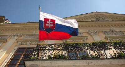 Словакия выслала трех российских дипломатов