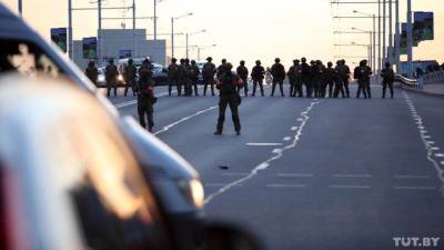 Взрывы и стрельба: силовики в Минске жестко подавляют протесты
