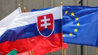 Словакия выслала трех российских дипломатов. Москва пообещала ответить зеркально