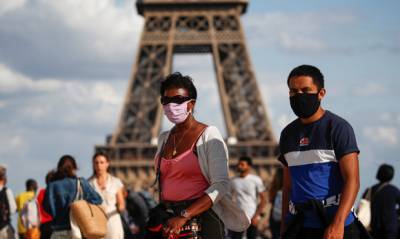 Власти Парижа ввели штраф в размере 135 евро за отказ носить защитную маску