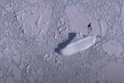 Пользователь обнаружил неизвестную обледеневшую 122-метровую яхту у берегов Антарктиды