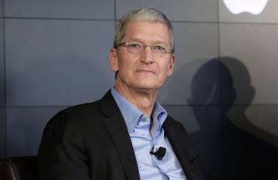 Глава Apple Тим Кук теперь миллиардер